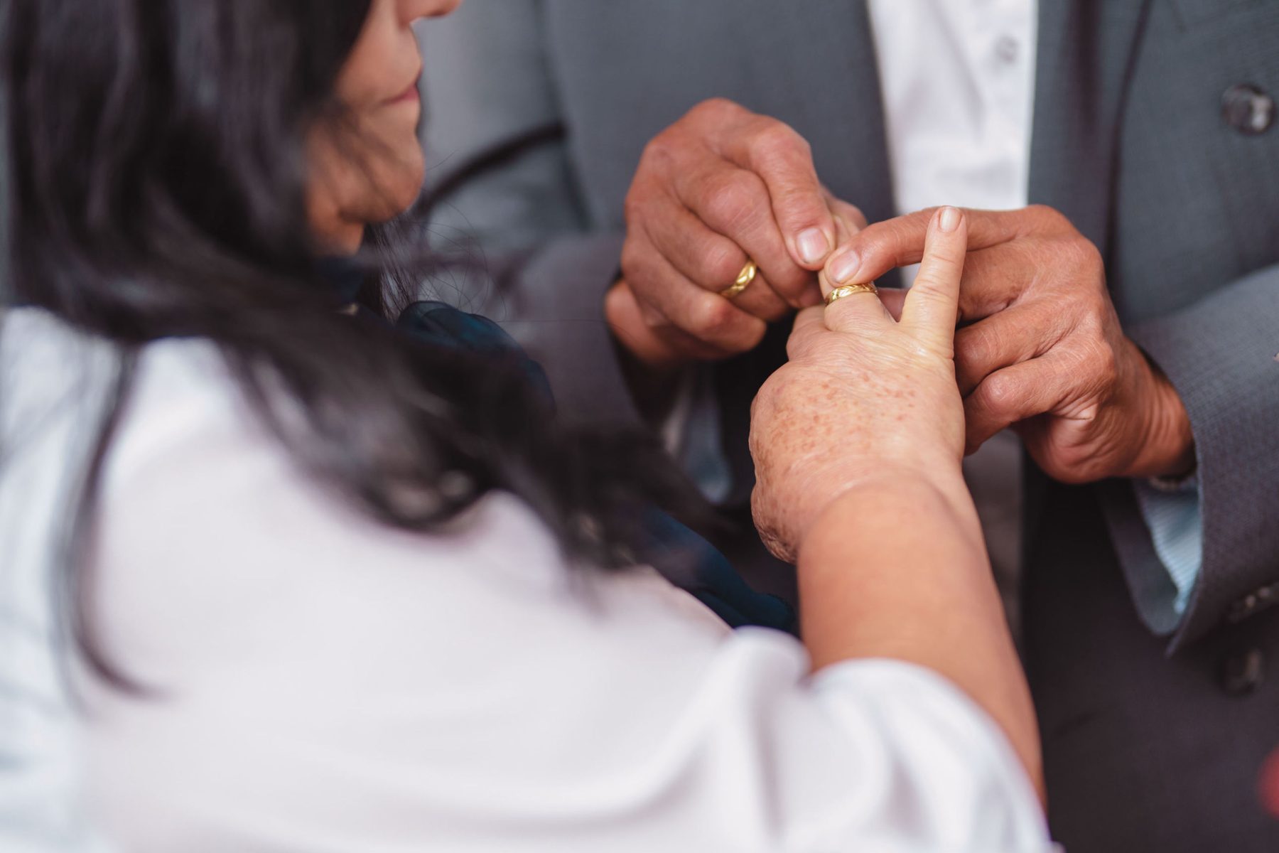 Exchange of rings, close up